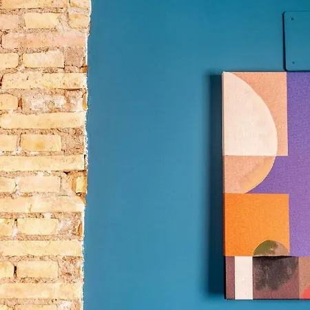 Well Lit And Creatively Designed فالنسيا