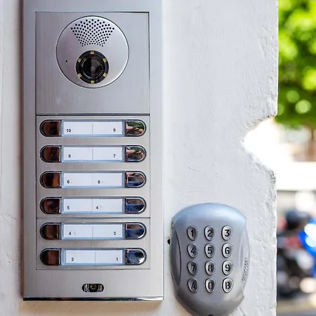 Well Lit And Creatively Designed * فالنسيا