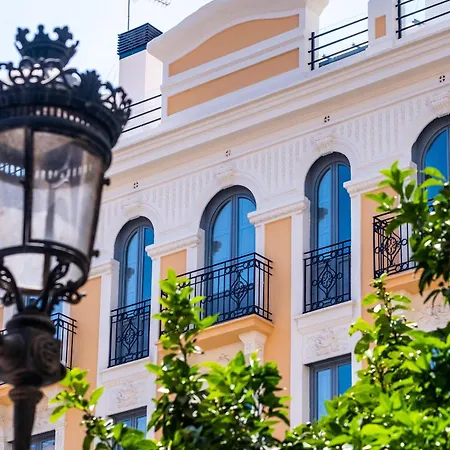 Well Lit And Creatively Designed شقة