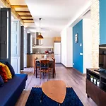 Well Lit And Creatively Designed Appartamento Valenza