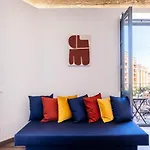 Well Lit And Creatively Designed Appartamento Valenza