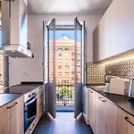 Appartamento Well Lit And Creatively Designed