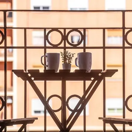 Well Lit And Creatively Designed فالنسيا