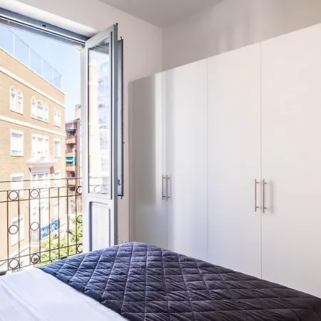 Well Lit And Creatively Designed Valência