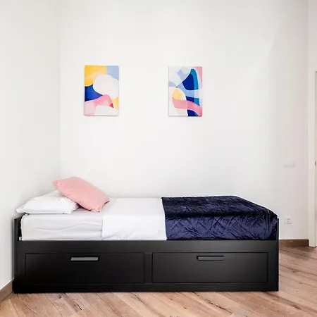 Apartamento Well Lit And Creatively Designed *