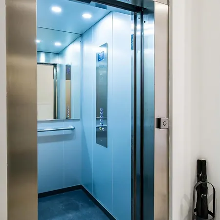 Apartment Well Lit And Creatively Designed Valencia