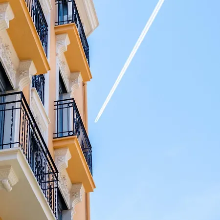 Well Lit And Creatively Designed Apartamento *