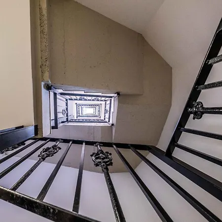 아파트 Well Lit And Creatively Designed